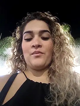 Snapshot of Sara_smiiith211 chatting on 10/09/25, 12:30 Sara smiiith211 online show from 10/09/25, 12:30