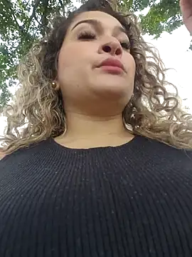 Snapshot of Sara_smiiith211 chatting on 10/12/25, 07:02 Sara smiiith211 online show from 10/12/25, 07:02