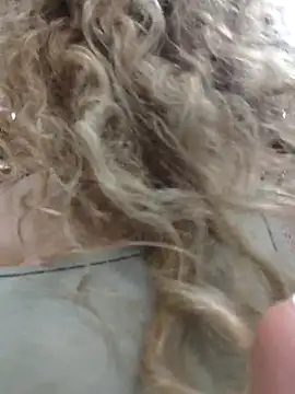 Snapshot of Sara_smiiith211 chatting on 10/14/25, 12:33 Sara smiiith211 online show from 10/14/25, 12:33