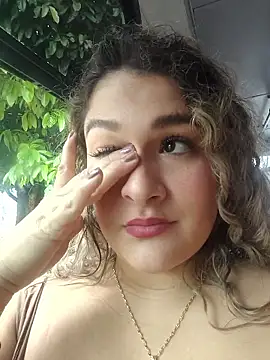 Sara smiiith211 online show from 04/15/26, 04:47