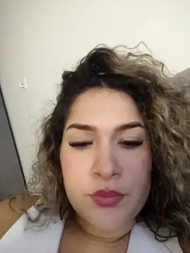 Sara smiiith211 online show from 05/19/26, 01:56