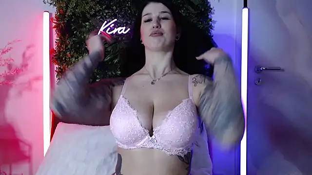 Snapshot of KiraKane1 chatting on 01/17/25, 12:10 KiraKane1 online show from 01/17/25, 12:10
