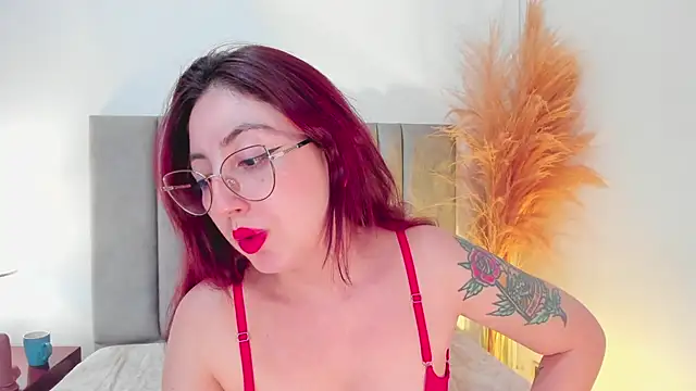 Snapshot of Emilywatsonn chatting on 01/09/25, 02:51 Emilywatsonn online show from 01/09/25, 02:51