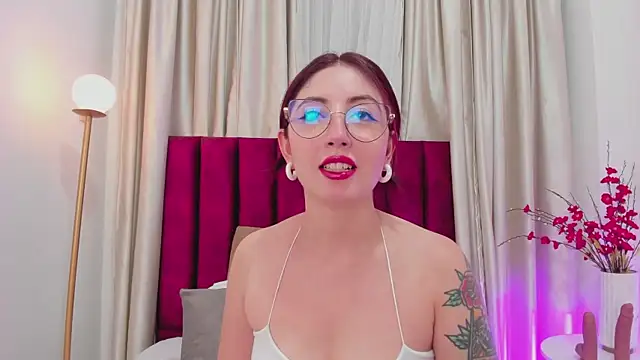 Snapshot of Emilywatsonn chatting on 01/27/25, 11:43 Emilywatsonn online show from 01/27/25, 11:43