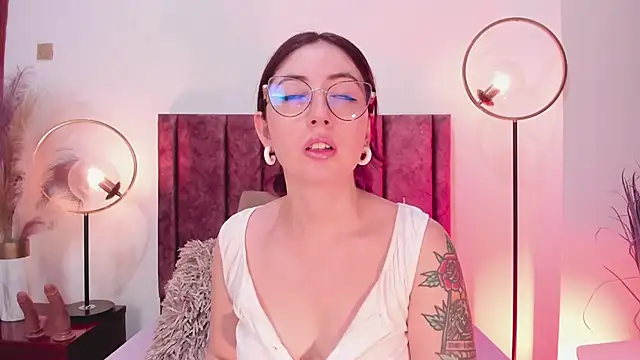 Snapshot of Emilywatsonn chatting on 01/29/25, 11:41 Emilywatsonn online show from 01/29/25, 11:41