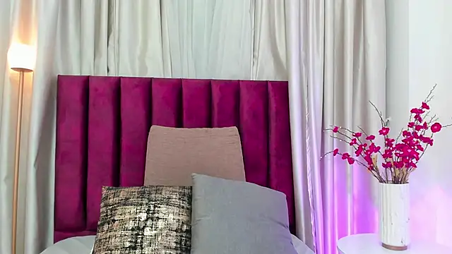 Snapshot of Emilywatsonn chatting on 02/06/25, 11:43 Emilywatsonn online show from 02/06/25, 11:43