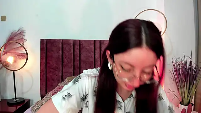 Snapshot of Emilywatsonn chatting on 02/07/25, 11:45 Emilywatsonn online show from 02/07/25, 11:45