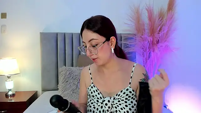 Snapshot of Emilywatsonn chatting on 02/10/25, 11:46 Emilywatsonn online show from 02/10/25, 11:46