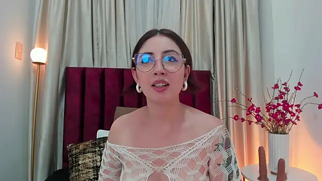 Snapshot of Emilywatsonn chatting on 02/17/25, 11:34 Emilywatsonn online show from 02/17/25, 11:34