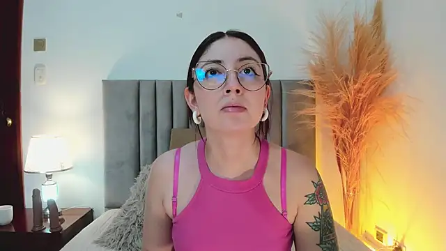 Snapshot of Emilywatsonn chatting on 02/19/25, 11:38 Emilywatsonn online show from 02/19/25, 11:38