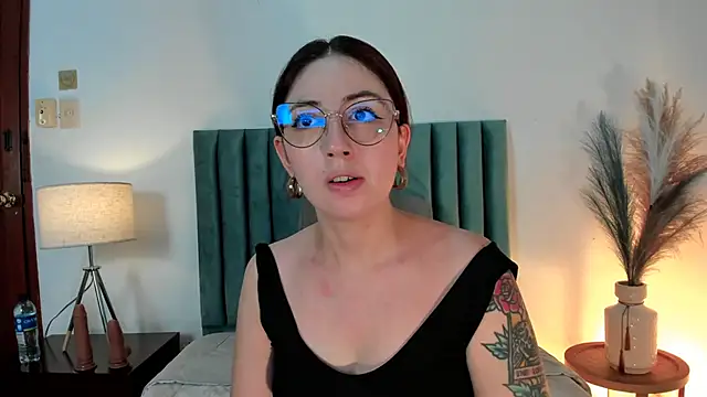 Snapshot of Emilywatsonn chatting on 03/04/25, 11:40 Emilywatsonn online show from 03/04/25, 11:40