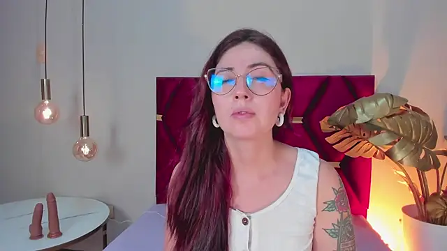 Snapshot of Emilywatsonn chatting on 03/08/25, 12:33 Emilywatsonn online show from 03/08/25, 12:33