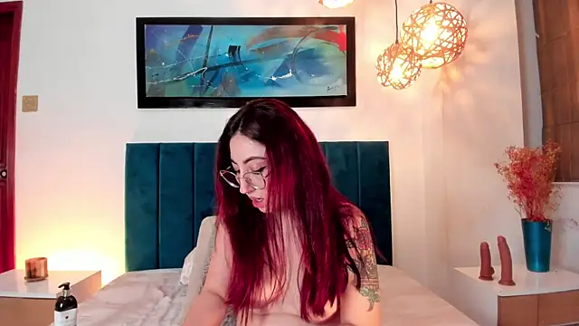 Snapshot of Emilywatsonn chatting on 03/23/25, 02:48 Emilywatsonn online show from 03/23/25, 02:48