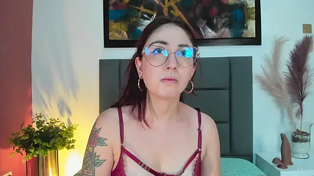 Snapshot of Emilywatsonn chatting on 09/16/25, 12:22 Emilywatsonn online show from 09/16/25, 12:22