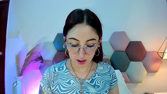 Snapshot of Emilywatsonn chatting on 09/23/25, 12:57 Emilywatsonn online show from 09/23/25, 12:57