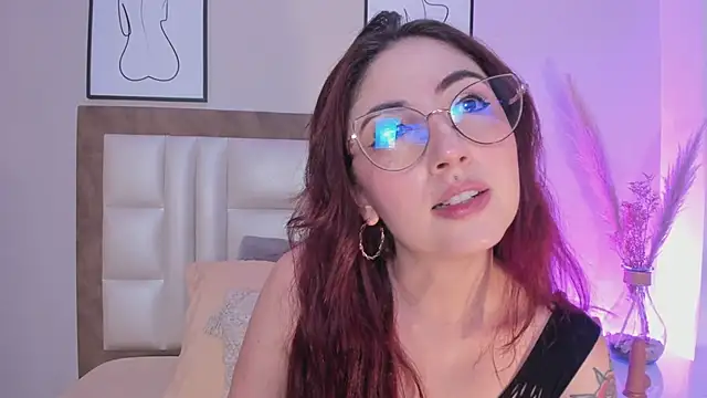 Snapshot of Emilywatsonn chatting on 09/27/25, 12:48 Emilywatsonn online show from 09/27/25, 12:48