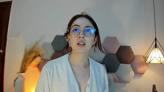 Snapshot of Emilywatsonn chatting on 10/25/25, 10:48 Emilywatsonn online show from 10/25/25, 10:48