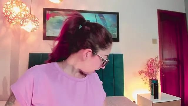 Snapshot of Emilywatsonn chatting on 11/15/25, 08:05 Emilywatsonn online show from 11/15/25, 08:05