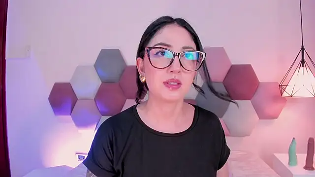 Snapshot of Emilywatsonn chatting on 03/06/26, 12:29 Emilywatsonn online show from 03/06/26, 12:29