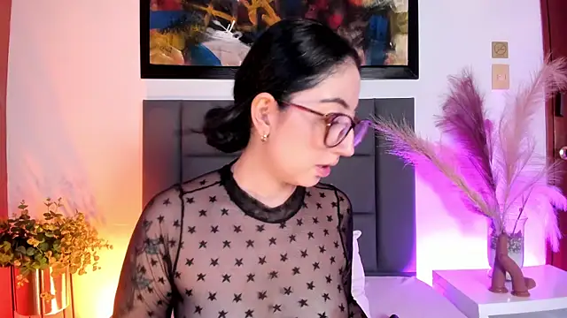 Snapshot of Emilywatsonn chatting on 03/20/26, 12:26 Emilywatsonn online show from 03/20/26, 12:26