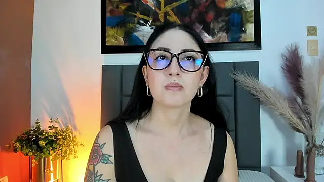 Snapshot of Emilywatsonn chatting on 03/25/26, 12:16 Emilywatsonn online show from 03/25/26, 12:16