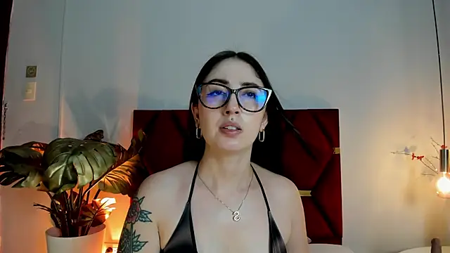 Snapshot of Emilywatsonn chatting on 04/09/26, 11:43 Emilywatsonn online show from 04/09/26, 11:43