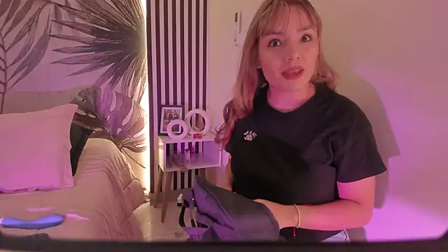 Samaantha-White online show from 04/08/26, 11:43