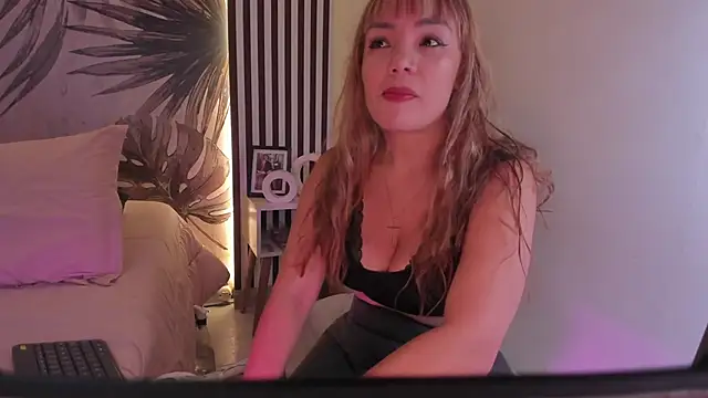 Samaantha-White online show from 04/14/26, 11:49