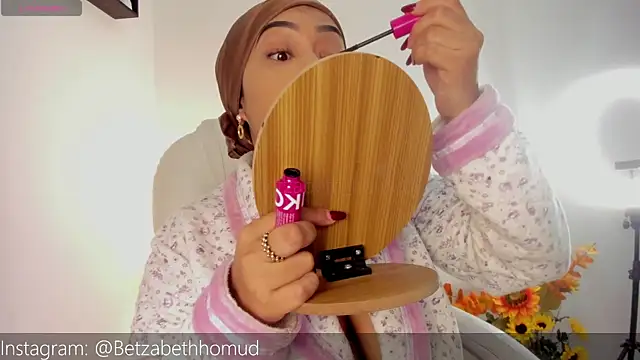 Snapshot of BetzabethHomud0 chatting on 04/09/26, 10:48 BetzabethHomud0 online show from 04/09/26, 10:48