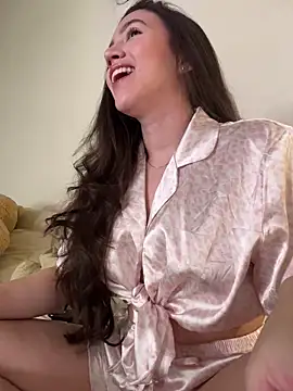 Amelia Rouse online show from 12/19/25, 04:03