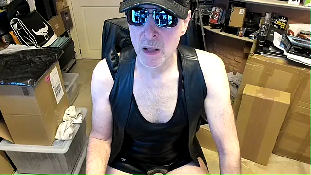 Snapshot of lenny52_sex chatting on 01/13/25, 04:50 lenny52 sex online show from 01/13/25, 04:50