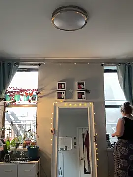 Snapshot of sylviahhh chatting on 03/31/26, 10:43 sylviahhh online show from 03/31/26, 10:43