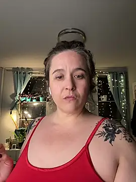 Snapshot of sylviahhh chatting on 04/13/26, 04:18 sylviahhh online show from 04/13/26, 04:18