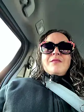 Snapshot of sylviahhh chatting on 04/14/26, 10:54 sylviahhh online show from 04/14/26, 10:54