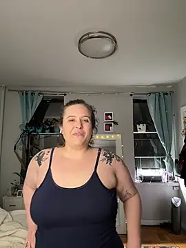 Snapshot of sylviahhh chatting on 04/15/26, 12:50 sylviahhh online show from 04/15/26, 12:50