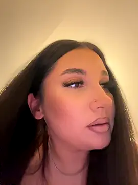 Snapshot of babyyboomm chatting on 11/15/25, 01:36 babyyboomm online show from 11/15/25, 01:36