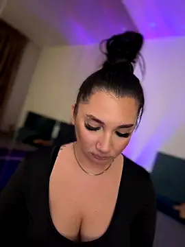 Snapshot of babyyboomm chatting on 11/18/25, 02:28 babyyboomm online show from 11/18/25, 02:28