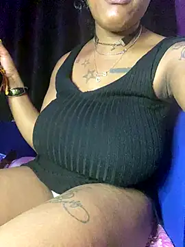 Snapshot of Cherrytowild chatting on 12/13/25, 07:53 Cherrytowild online show from 12/13/25, 07:53