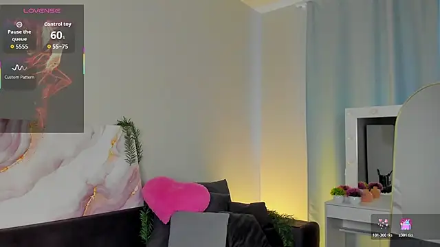 Snapshot of Naomi_B1ack chatting on 04/14/26, 12:27 Naomi B1ack online show from 04/14/26, 12:27