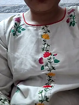 Snapshot of Aaradhya chatting on 02/13/25, 12:24 Aaradhya online show from 02/13/25, 12:24