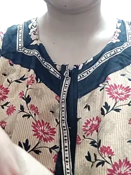 Snapshot of Aaradhya chatting on 02/16/25, 12:52 Aaradhya online show from 02/16/25, 12:52