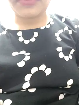 Snapshot of Aaradhya chatting on 03/03/25, 02:15 Aaradhya online show from 03/03/25, 02:15