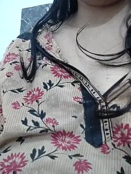 Snapshot of Aaradhya chatting on 03/18/25, 04:04 Aaradhya online show from 03/18/25, 04:04