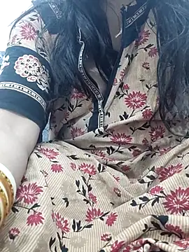 Snapshot of Aaradhya chatting on 03/22/25, 01:00 Aaradhya online show from 03/22/25, 01:00