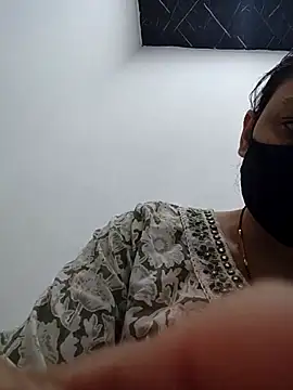 Snapshot of Aaradhya chatting on 06/07/26, 01:10 Aaradhya online show from 06/07/26, 01:10