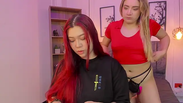 Snapshot of Andy_and_emma chatting on 12/04/24, 12:58 Andy and emma online show from 12/04/24, 12:58