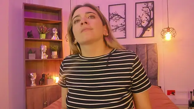 Snapshot of Andy_and_emma chatting on 12/08/24, 03:45 Andy and emma online show from 12/08/24, 03:45