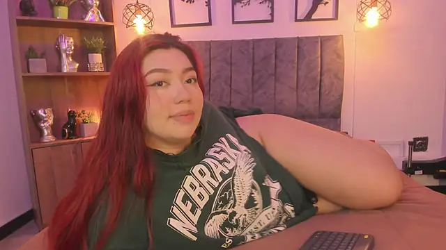 Snapshot of Andy_and_emma chatting on 12/09/24, 03:54 Andy and emma online show from 12/09/24, 03:54