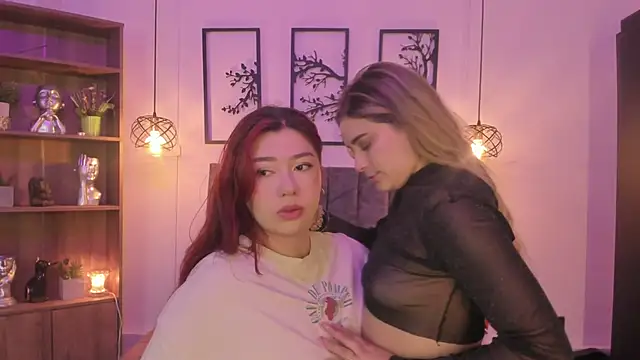 Snapshot of Andy_and_emma chatting on 12/22/24, 12:16 Andy and emma online show from 12/22/24, 12:16