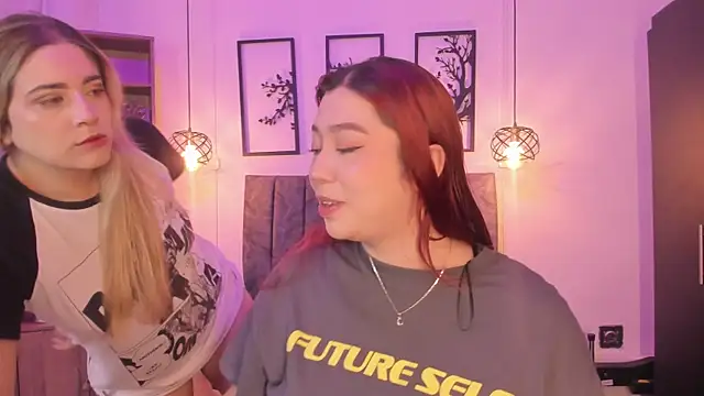 Snapshot of Andy_and_emma chatting on 01/03/25, 12:41 Andy and emma online show from 01/03/25, 12:41